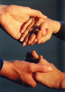holding_hands-por_pixelstar.jpg holding_hands-por_pixelstar.jpg